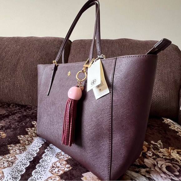 TORY BURCH Large Emerson Saffiano Leather Tote Bag With Removable Tassel NWT - Picture 6 of 16